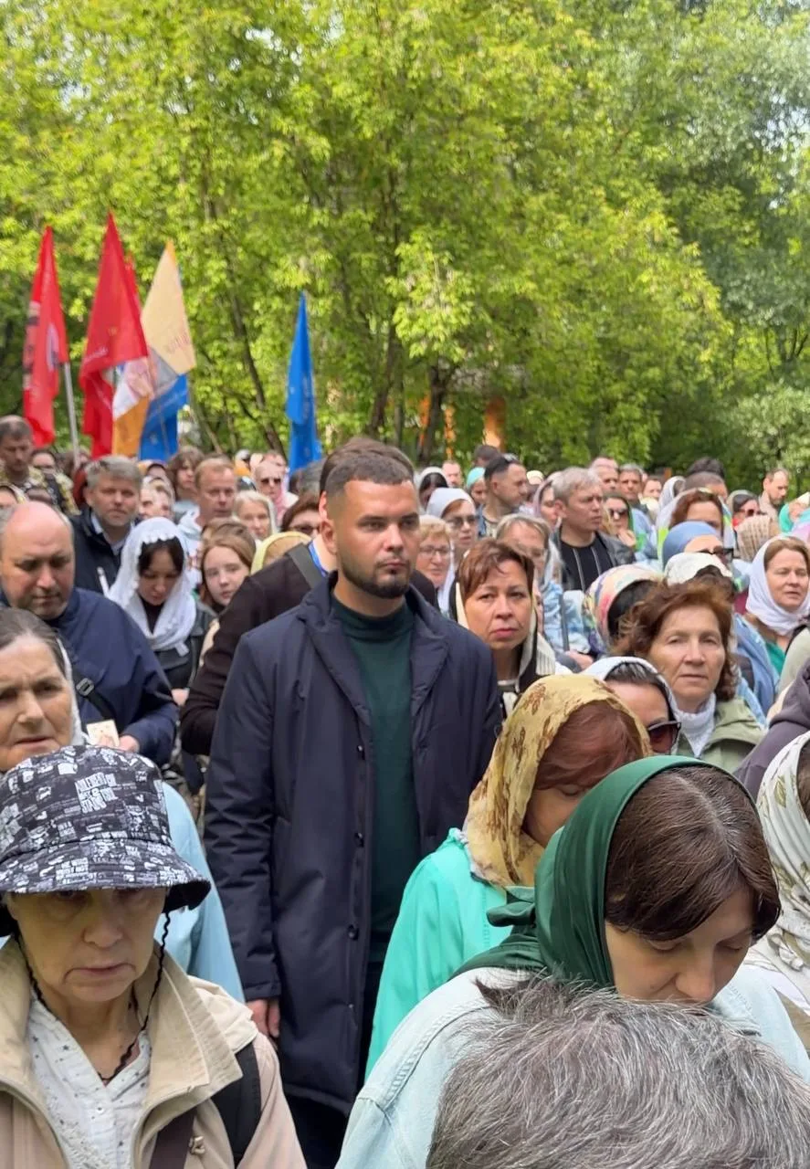 Уважаемые москвичи!
Примите мои искренние поздравления с Днём Крещения Руси!

Сегодня важнейший день