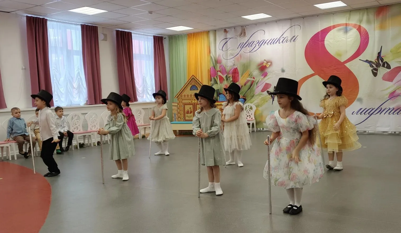🌞Море улыбок и веселья в начале весны!  ⚘️В преддверии праздника весны и красоты воспитанники старши