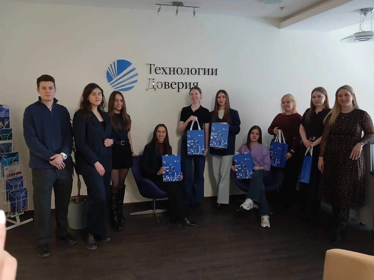 Далее участники отправились в новосибирский офис «Технологии доверия», где для студенто...