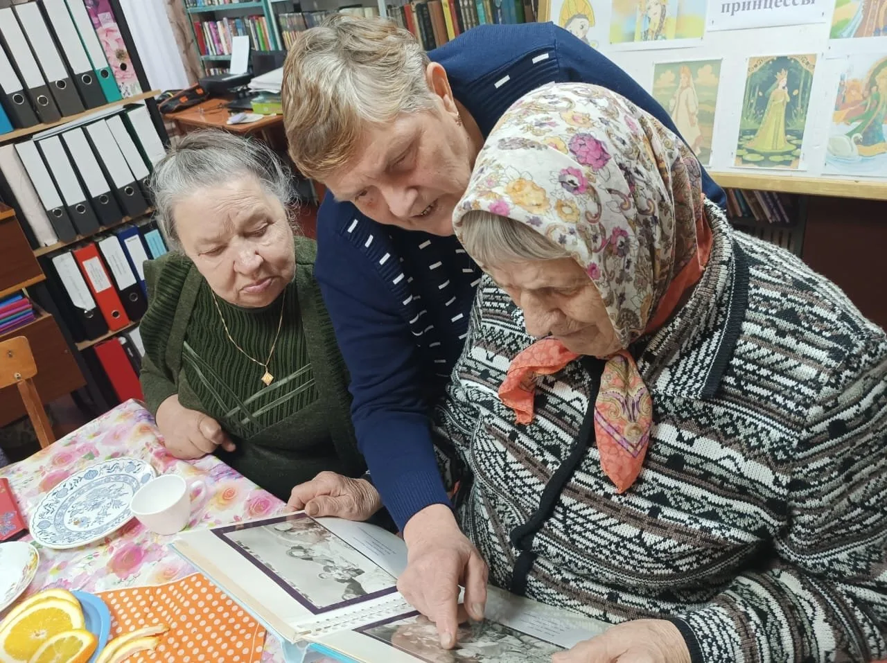📸 В Шаховской библиотеке собрали читателей старшего поколения​