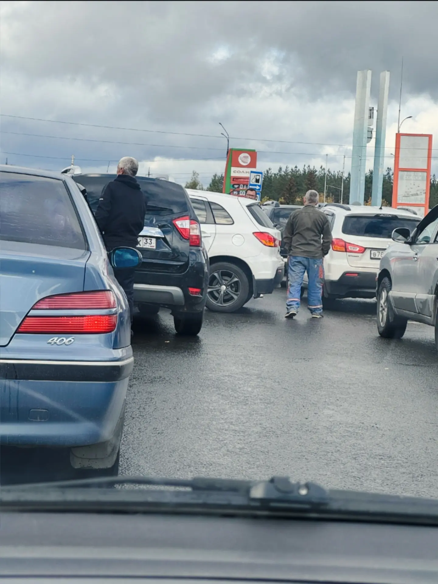ДТП у Северного кольца рядом с АЗС. Проезд затруднен.