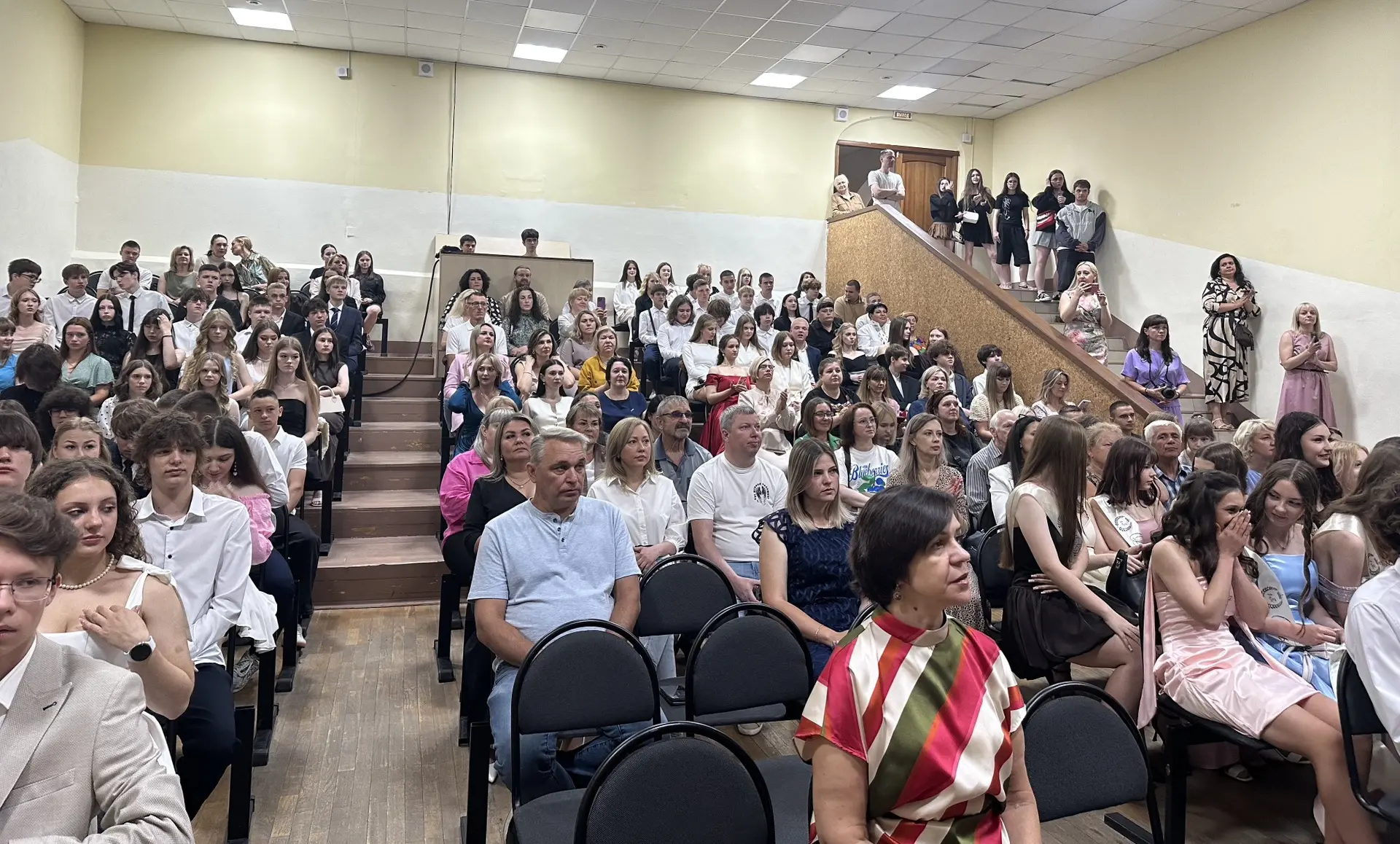 ВРУЧЕНИЕ АТТЕСТАТОВ ВЫПУСКНИКАМ 9-х КЛАССОВ

📌🎓Сегодня, 26 июня, в гимназии состоялось торжественн
