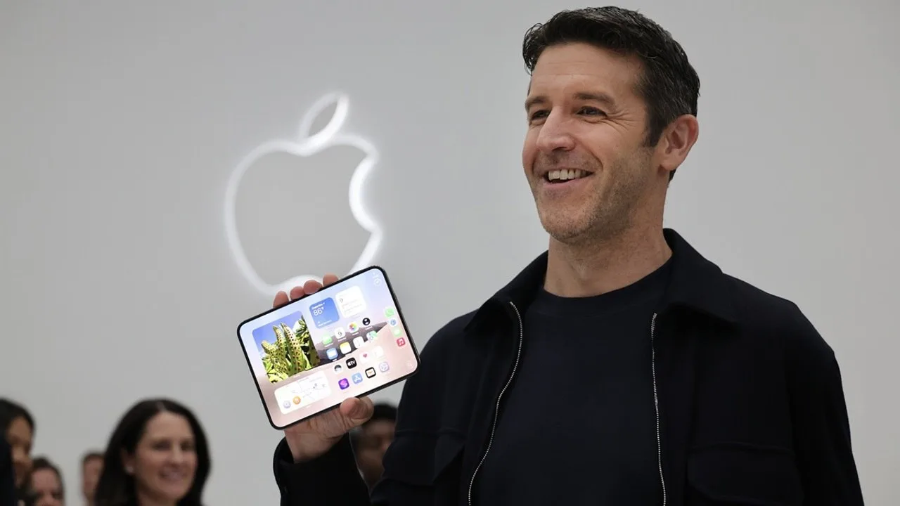 Складной iPhone получил IP68, а Galaxy Z Fold 8 остался на IP48