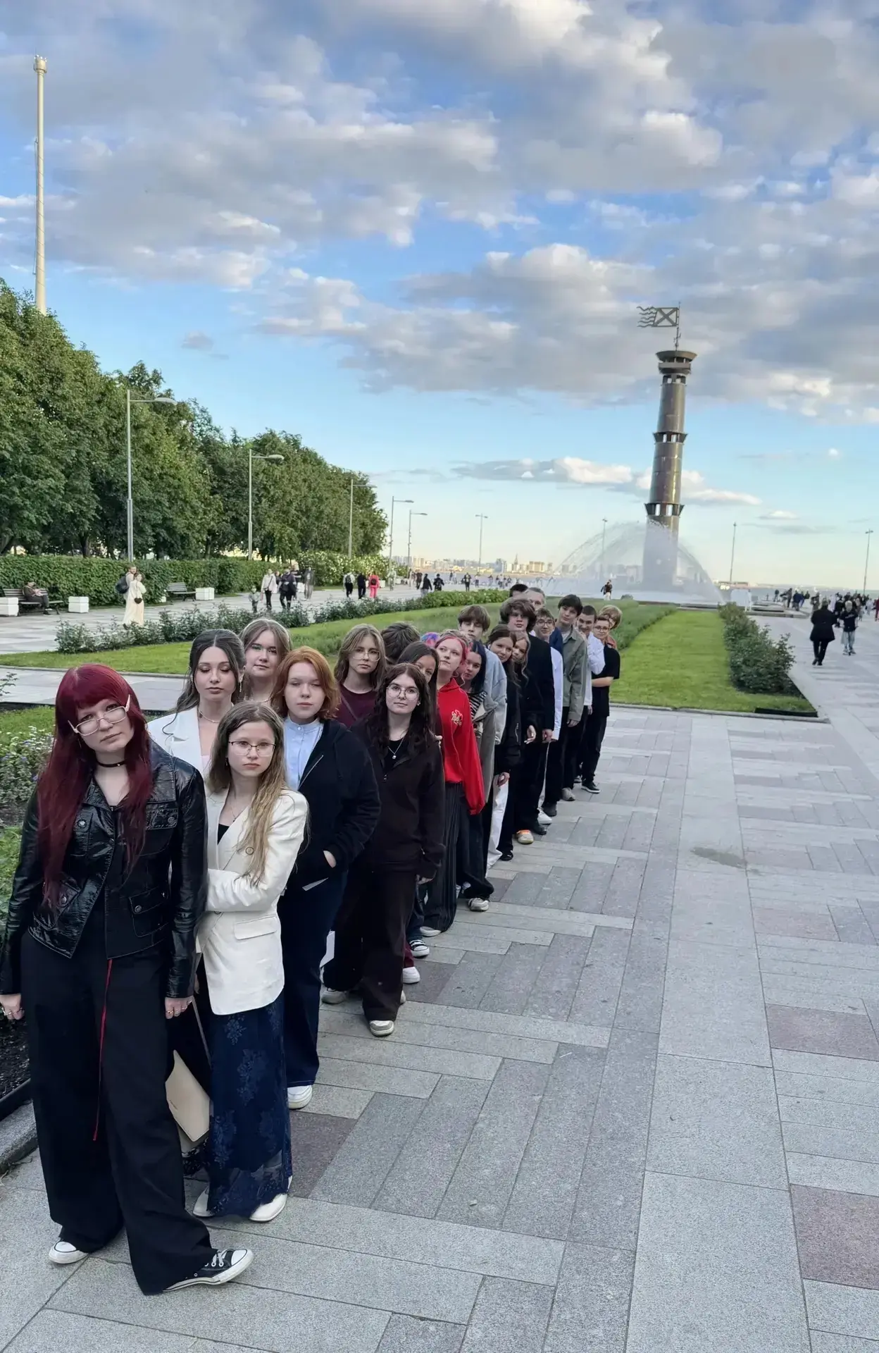 Увидеть разведение мостов в Петербурге в кругу одноклассников — это уже становится доброй традицией!