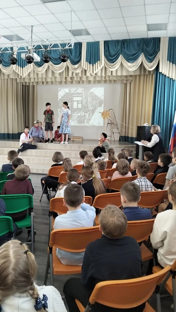 #ЦО_школа18  Спектакль «Тимур и его команда» глазами детей! 🎭  Наши активисты, ученики  6 класса пок