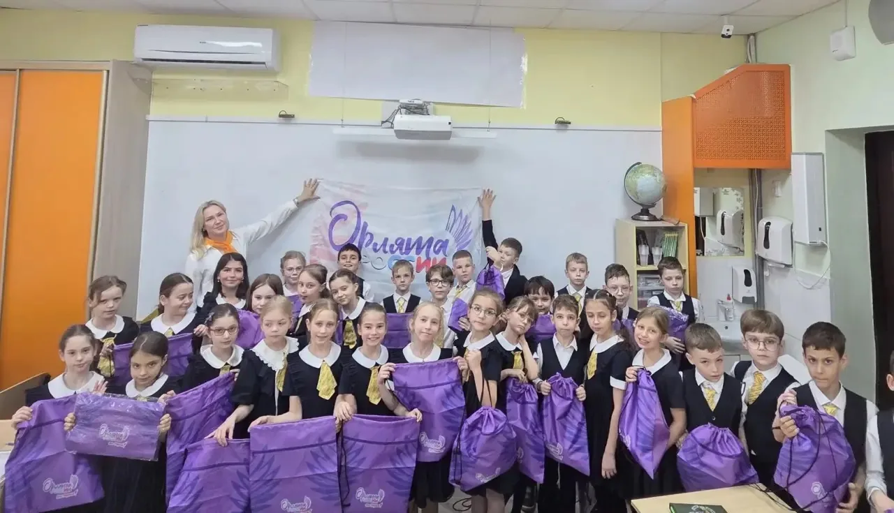 Основной родиной театра теней считается Китай. Согласно легенде, он появился во II веке до н.э.   В 