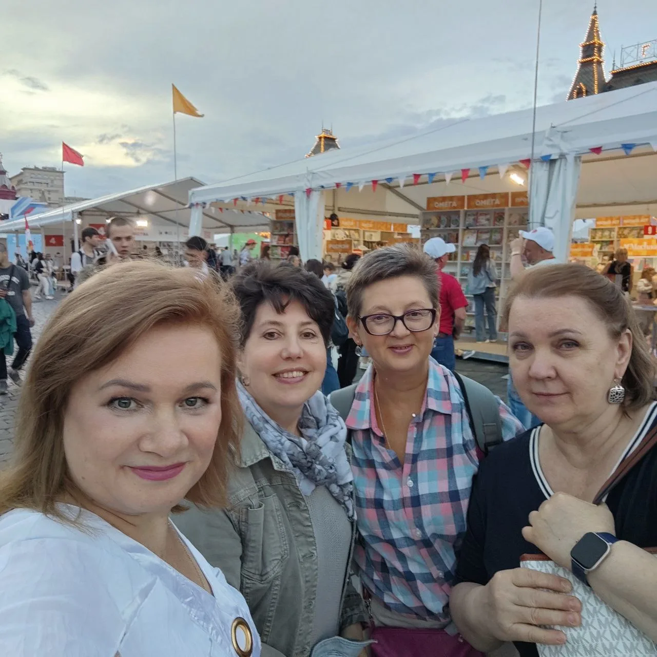 Лена, а я вспоминаю нашу встречу в Москве на фестивале 2024 год. Всех там увидела, жалк...