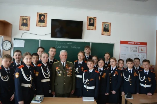В нашей школе накануне Дня Победы состоялась особенная встреча: ученики 7-Кадетского класса пообщали