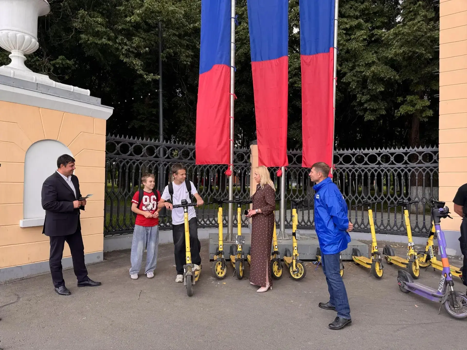 🛴Маленьким и взрослым жителям Коломны напомнили о безопасности при передвижении на эле...