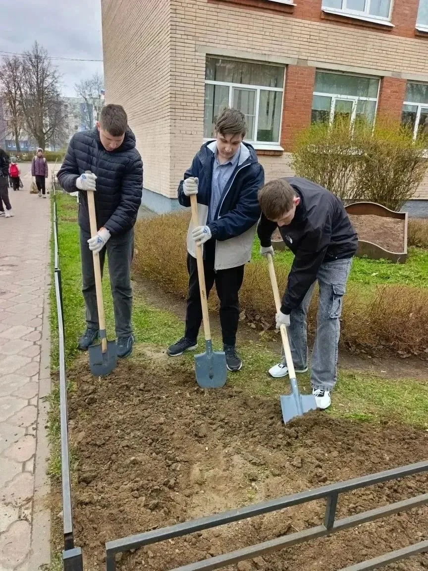 СДЕЛАЕМ НАШ ДОМ ЧИЩЕ ⛅



Весенний субботник в самом разгаре — и наши обучающиеся в первых рядах!

Я