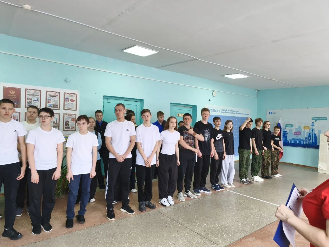 🏆 В Дубровской школе прошёл отборочный этап военно-патриотической игры «Зарница 2.0»!
