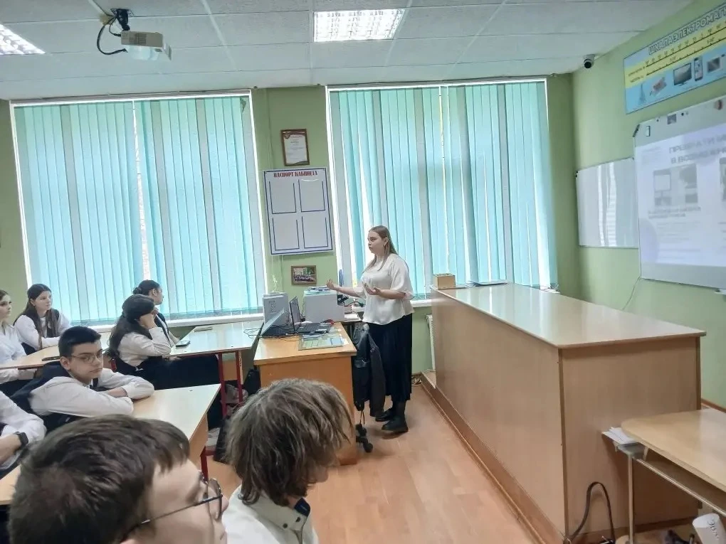 🗣️ Встреча со специалистом по молодёжной политике  Сегодня состоялась встреча учащихся 9‑х и 11‑х кл