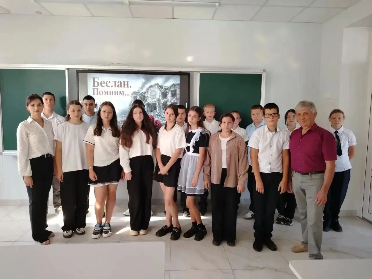 🕊 Память, которая объединяет: в школе № 43 почтили память жертв трагедии в Беслане 🕊