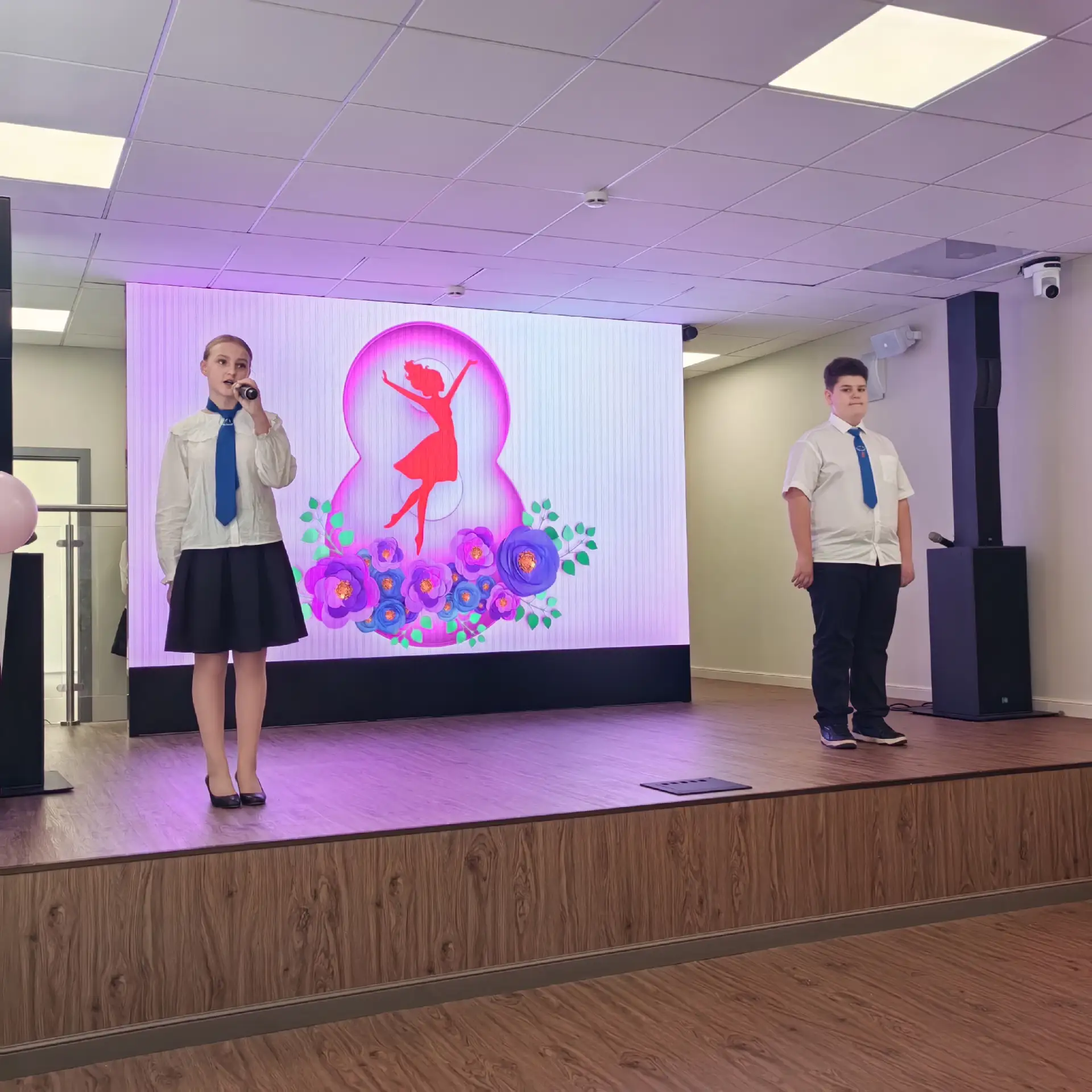 🎉 ФЕВРОМАРТ ШАГАЕТ ПО ШКОЛЕ 🌼   🌺 В эту пятницу в нашей школе царила особая, тёплая и праздничная ат