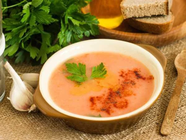 🍲 Монастырский суп-пюре.  Ингредиенты:   • Вода – 1 л  • Картофель – 200 г  • Помидоры – 250 г  • Ри