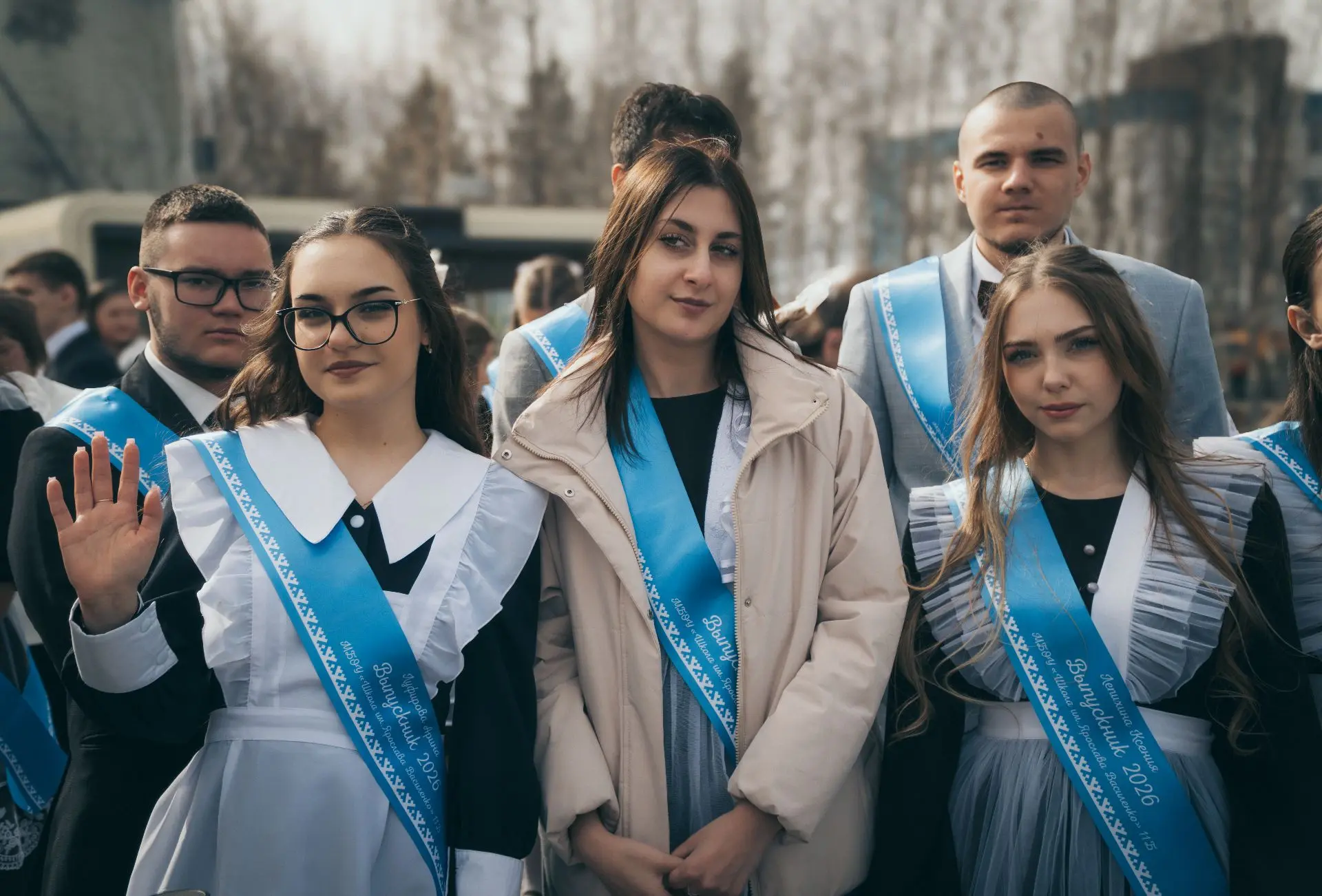 Последний школьный вальс… но не в звуке, а в кадре. 📸