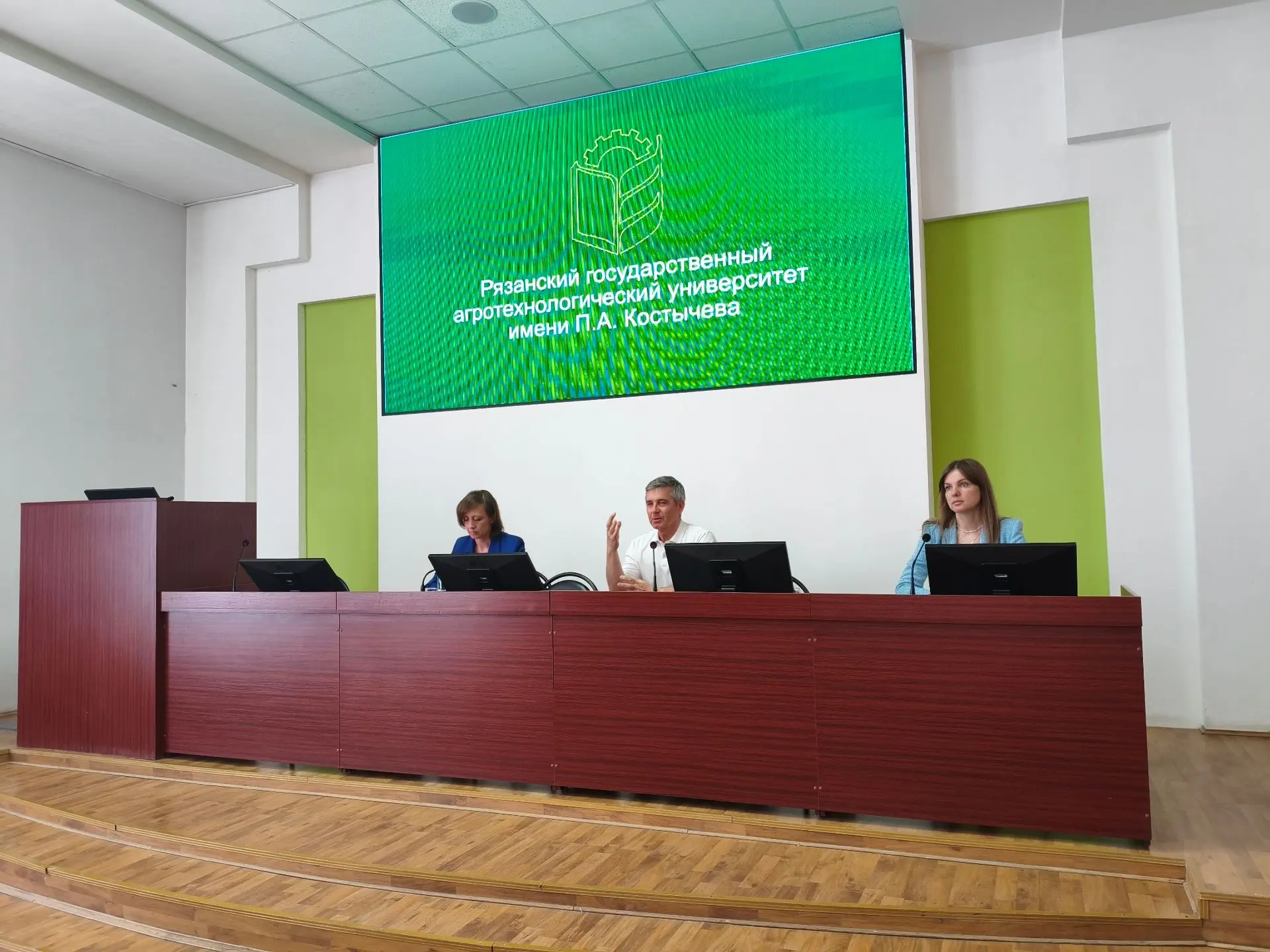 ✅ Будущее начинается с голоса: председатель Избиркома Рязанской области встретился со студентами РГА