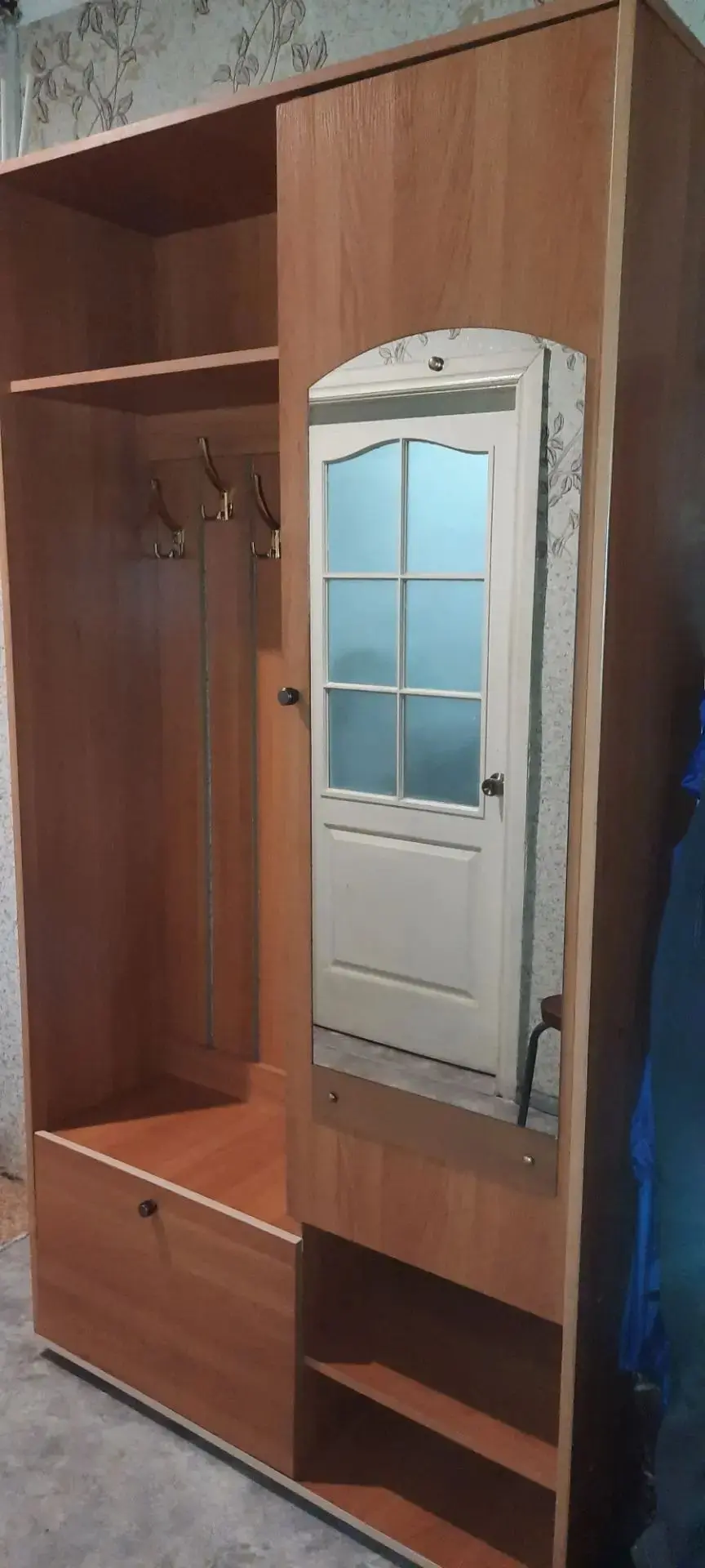 Продам прихожку, 7000 р. Состояние отличное.  Высота 210 см, ширина 110 см, глубина 38 ...