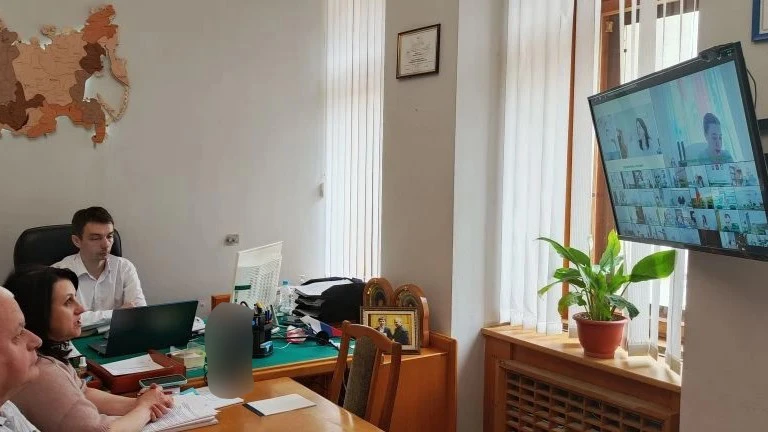 На прямой связи с районами! 🤝📞
Провёл большое совещание по видеосвязи с главами всех наших районов