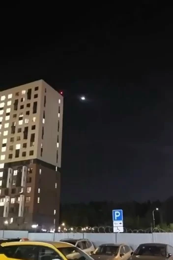 Подростки потеряли управление дроном, и тот врезался в жилой дом!