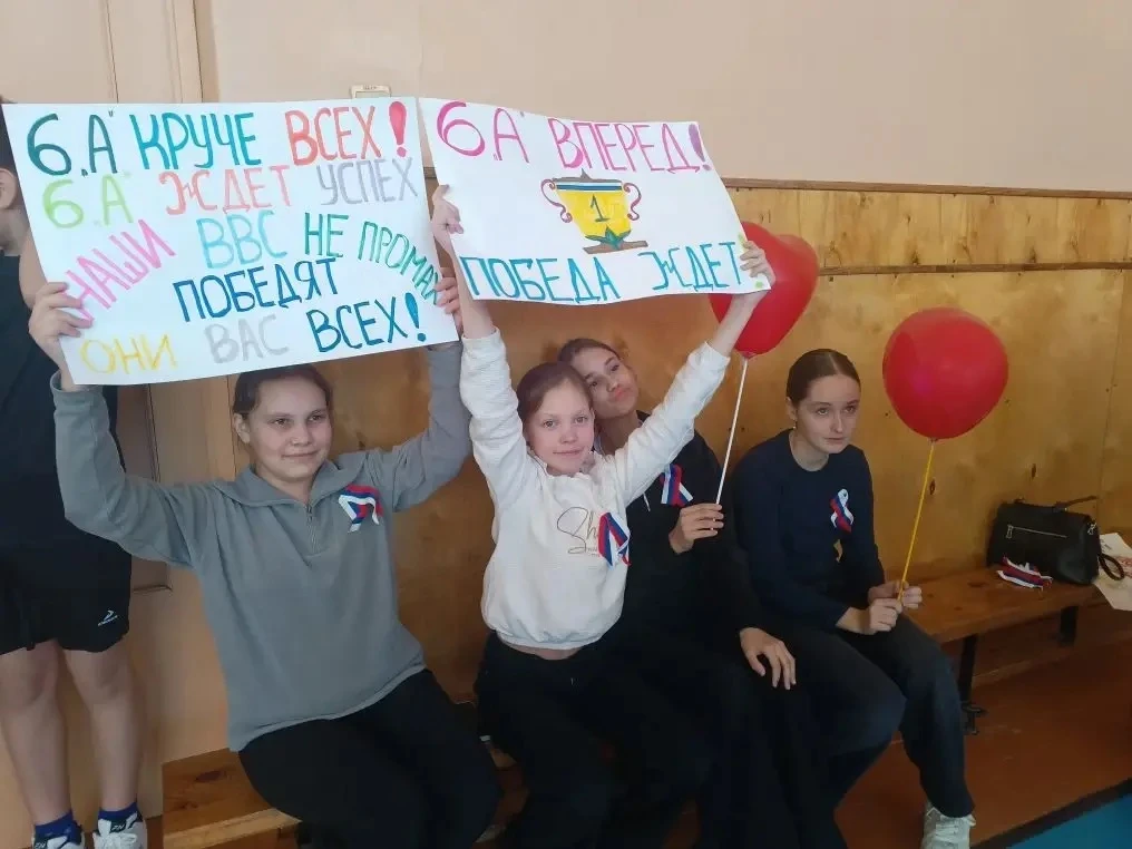 Спортивный праздник «Вместе с отцом — я молодцом!» прошел на ура! 💪  Вчера в стенах нашей школы было