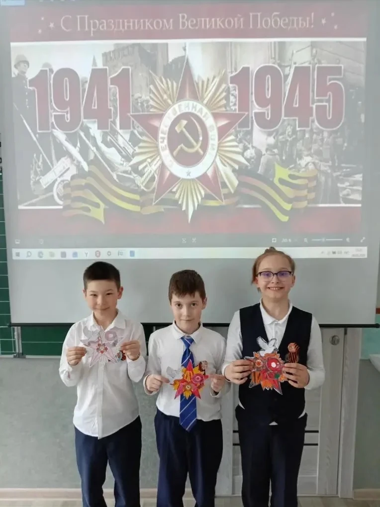 Ученики 3 «Е» класса под руководством своего классного руководителя, Шайхиевой Лилии Ришатовны , с о