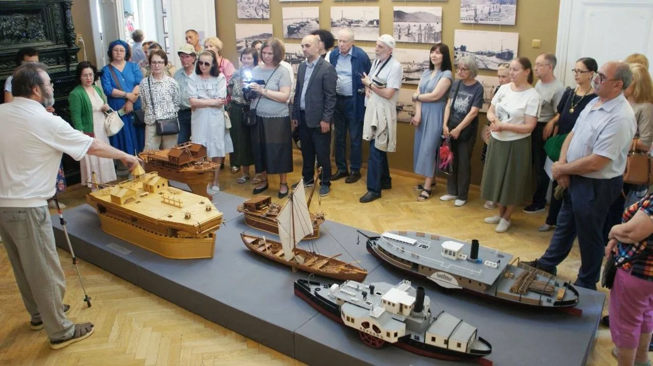 В Детской картинной галерее открылась выставка «Жить по-самарски. Люди, моды, пароходы»

Выставка по