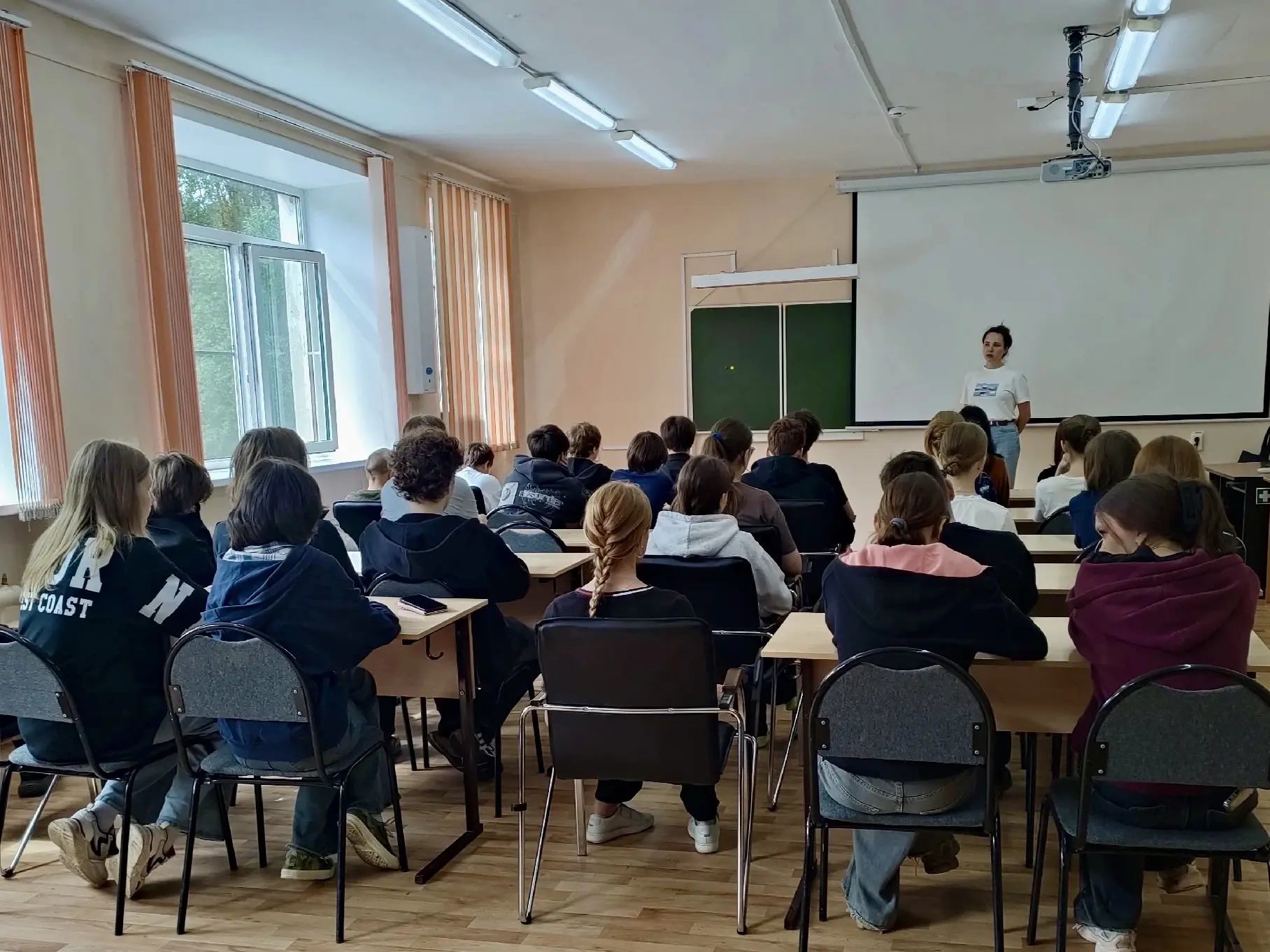 Полезный диалог с инспектором! 

Сегодня в лагере труда и отдыха прошла встреча с младшим лейтенанто