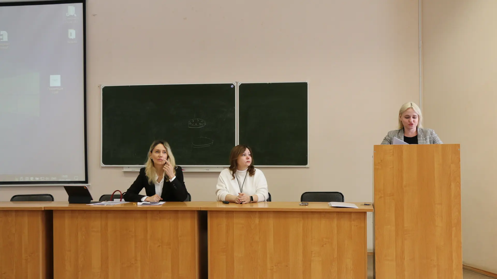 Неделя науки на экономическом факультете  5 марта на пленарном заседании для студентов выступили сле