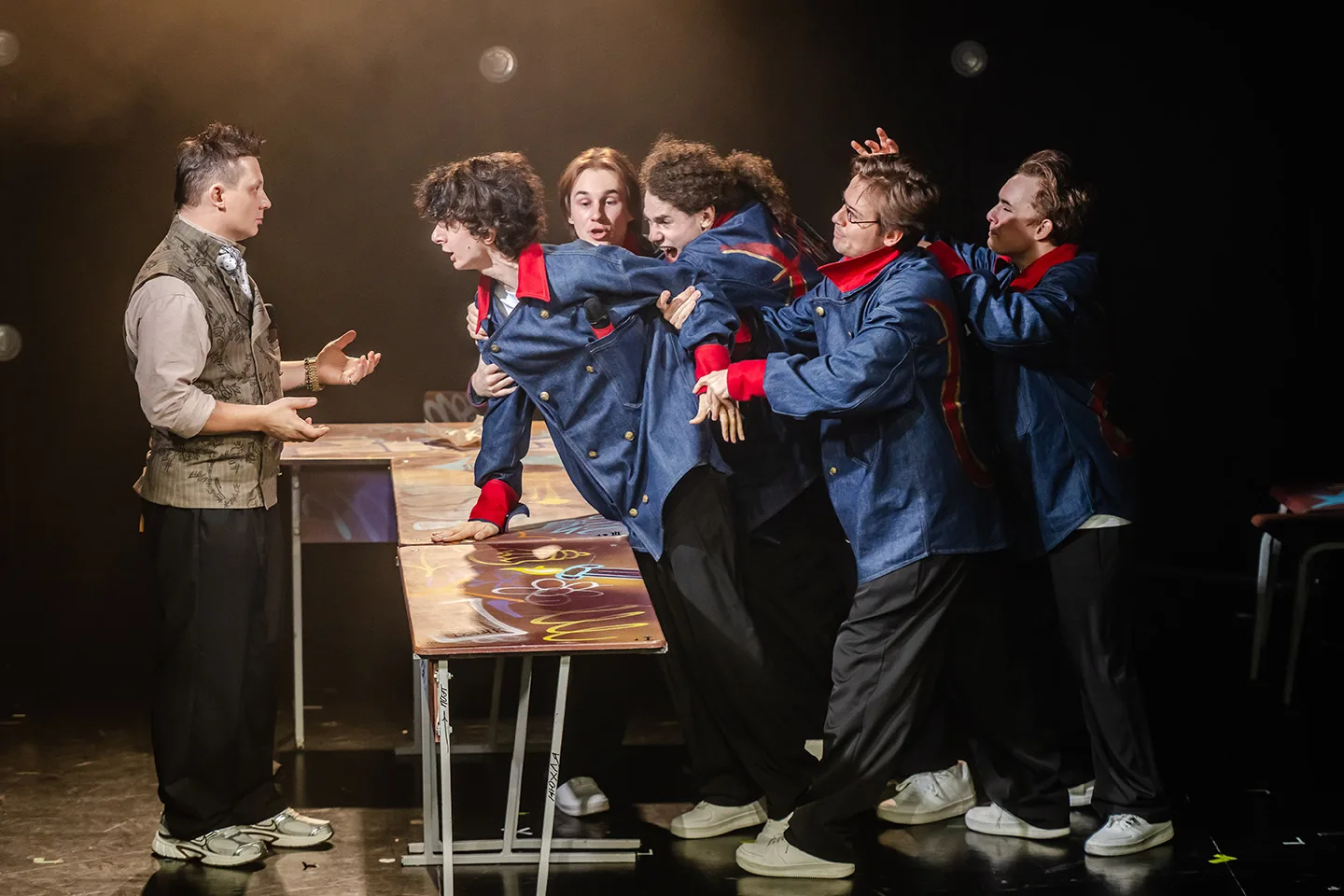 «Пушка» и лицеисты

🎭 Спектакль про пушкинский выпуск Царскосельского лицея посмотрели лицеисты из 