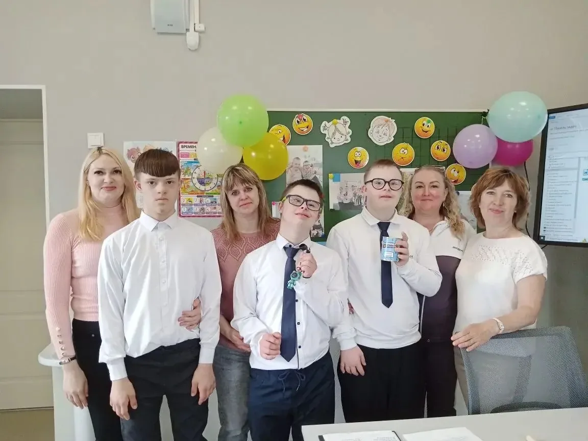 27 мая в 7-б классе прошёл праздник "До свидания школа -здравствуй, лето! "
Ребята  вместе с родител