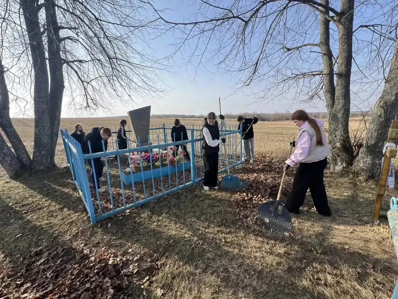 💯В преддверии Дня Победы отряды активистов школ Клинцовского района  совершили  добрые дела — расчис