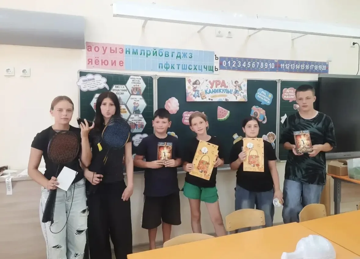 В станице Раевской для юных казачат в летнем школьном лагере провели командообразующую игру

Студия 
