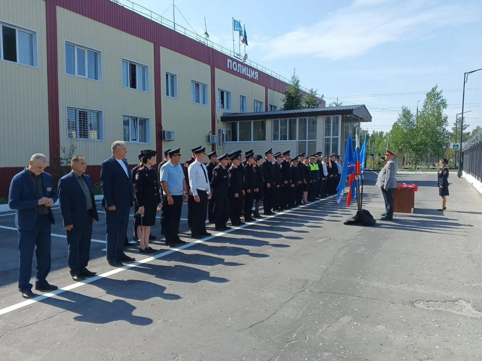 Гарнизонный развод и награждение: Госавтоинспекция отмечает профессиональный праздник