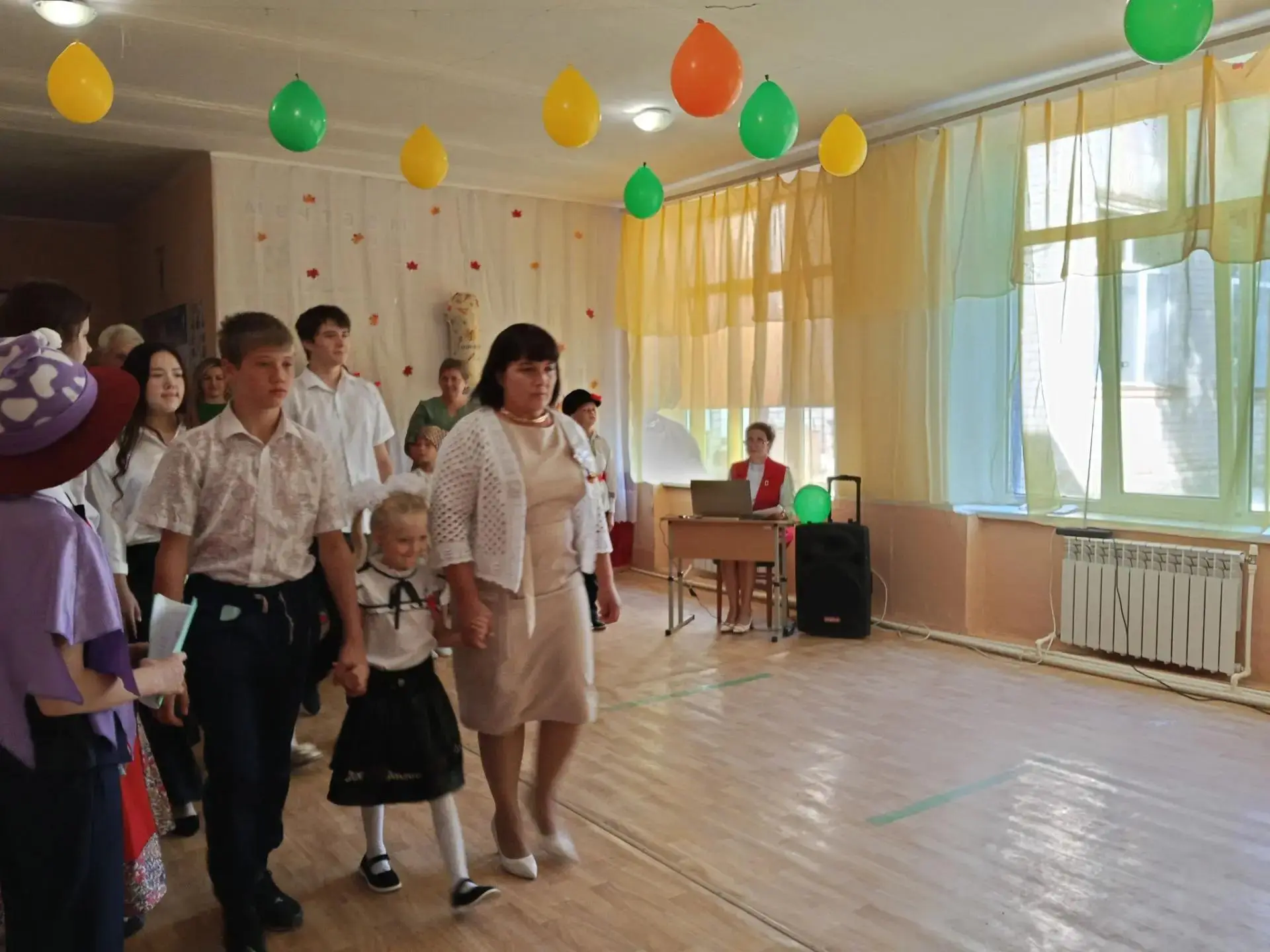 Сегодня, 1 сентября, в нашей школе состоялась традиционная торжественная линейка, ознам...