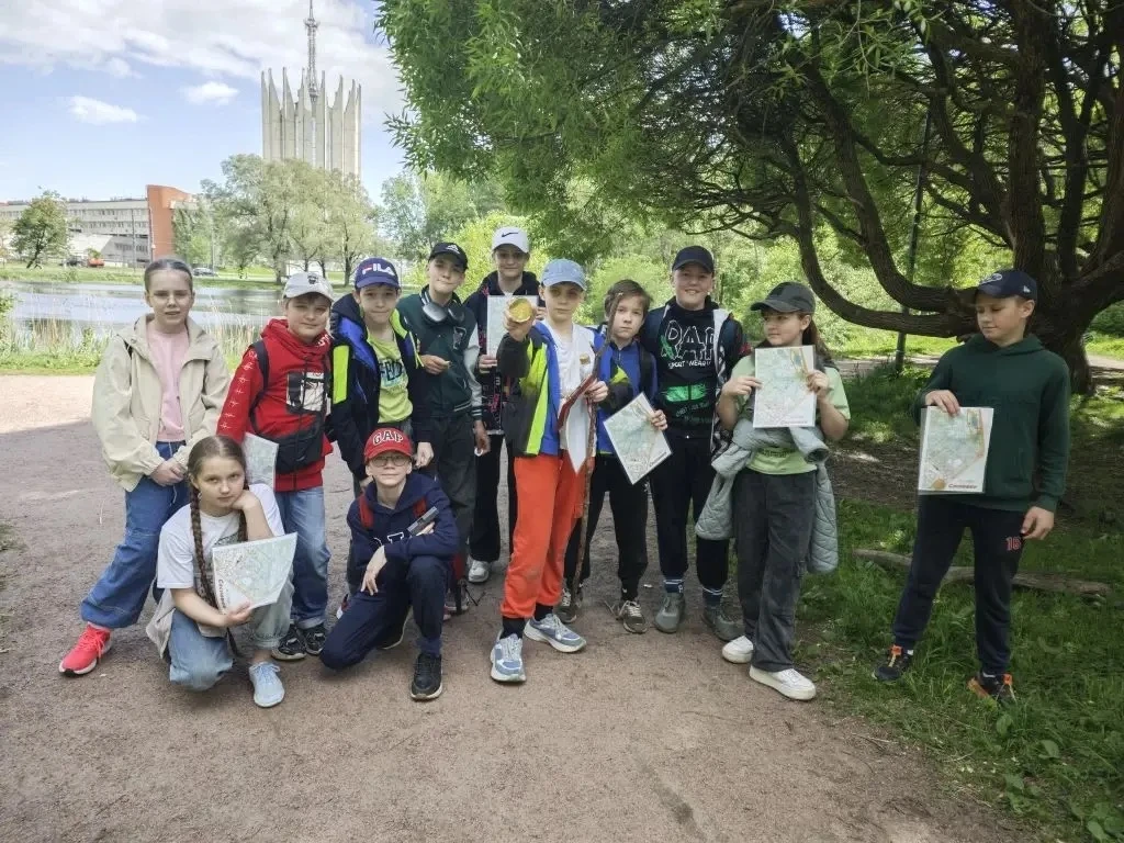 🌳Наши ребята из 5Д класса приняли участие в увлекательном мероприятии — спортивном ориентировании в