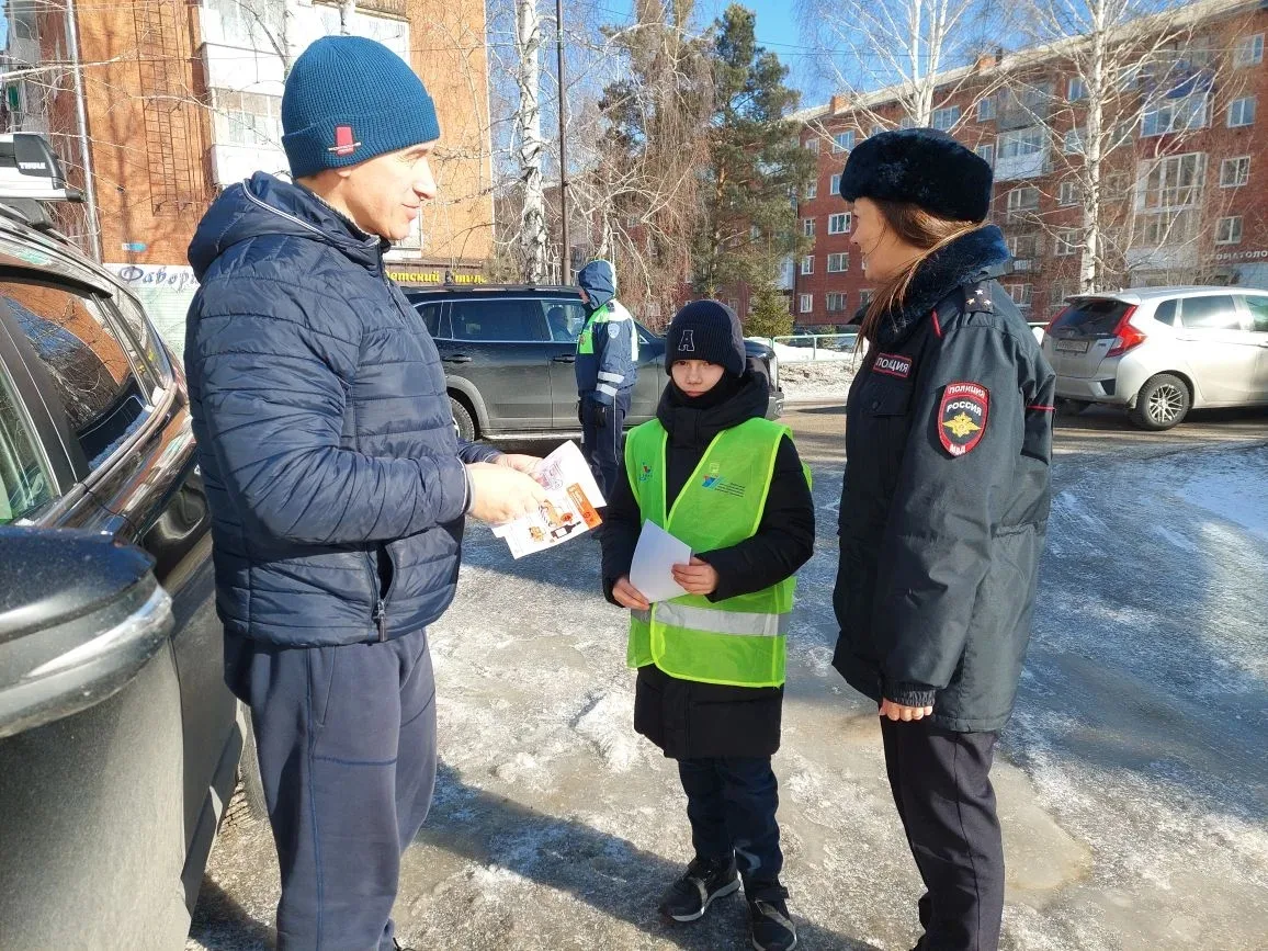 🗓 Акция отряда ЮИД МБОУ «СОШ №31» совместно с инспектором ГИБДД, посвященная Дню защитника Отечества