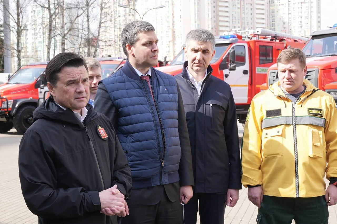 🌲🚜Сегодня передали Комитету лесного хозяйства новую технику — 35 единиц: автоцистерны для тушения по