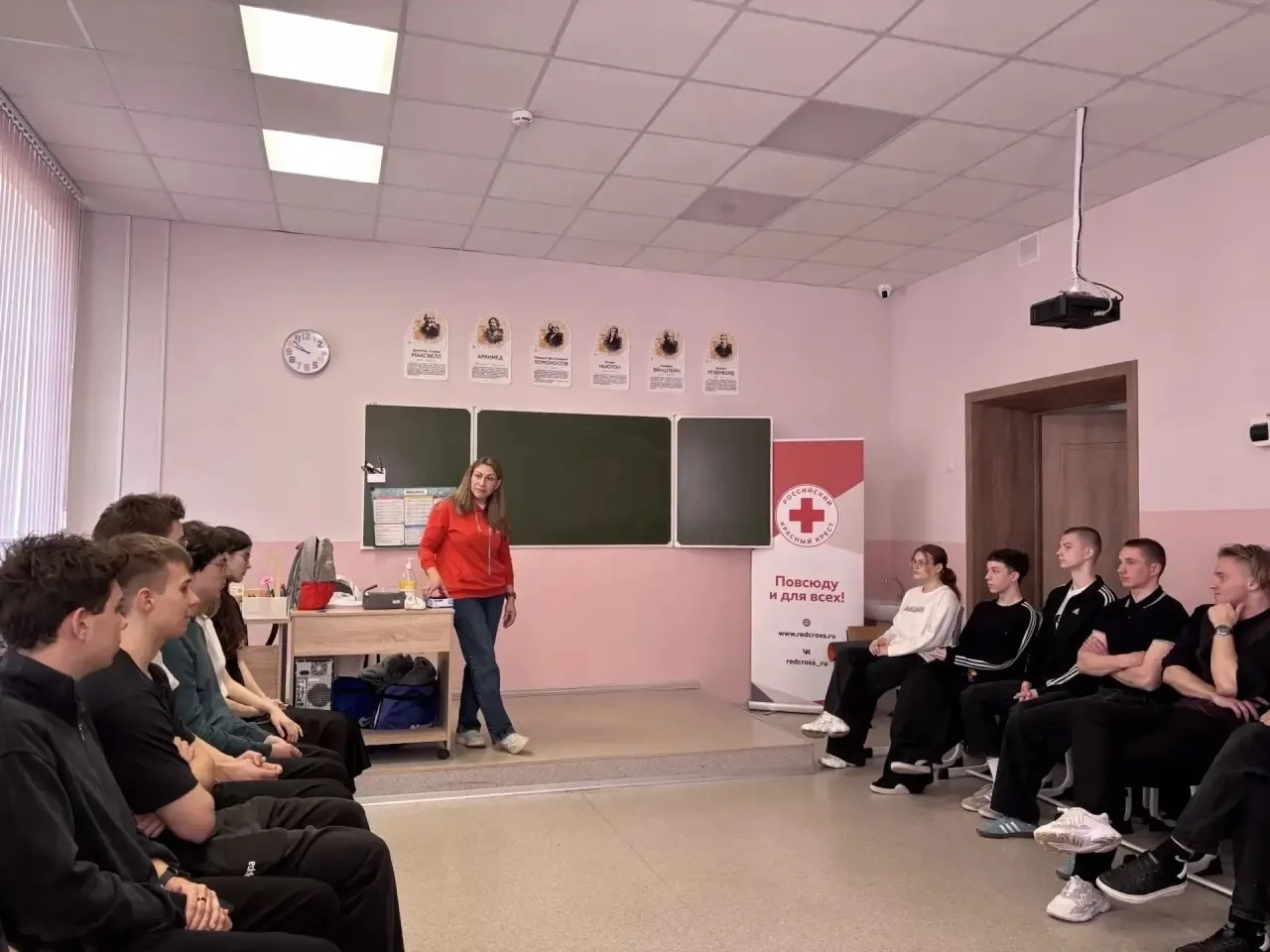🚑 Умеем спасать: в школе прошёл мастер-класс по первой помощи!