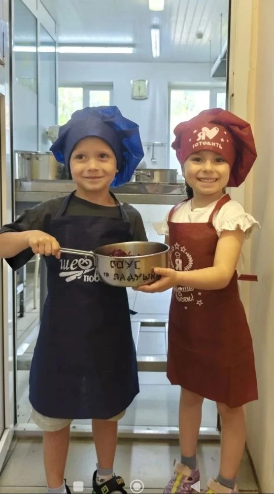 🧑‍🍳 Внимание, внимание! В группе «Ладушки» — настоящие дежурные-профессионалы! 🧑‍🍳