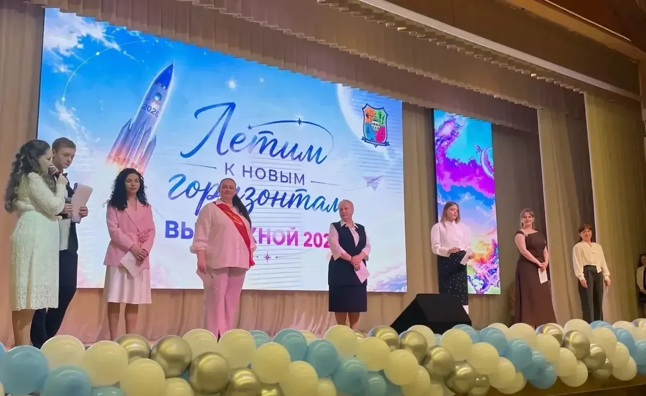 На этой неделе в нашей школе целых три дня проходили выпускные вечера для учеников четвёртых классов