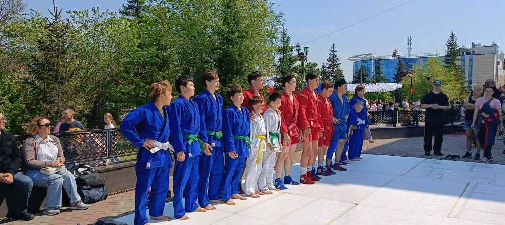 Спортсмены  Спортивной школы "Юность" города Орска отделений "Самбо" и "Дзюдо" вышли на...