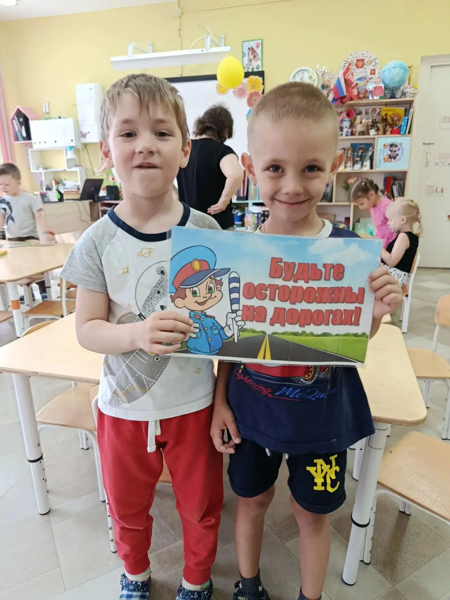 В нашем детском саду прошёл День ГИБДД! 🎉
Мы постарались сделать так, чтобы ребята не просто узнали