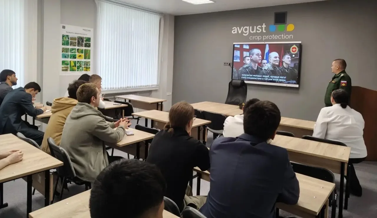🎯 Цикл «Уроков мужества» в Иркутском ГАУ: контрактная служба и технологии БПЛА
🇷🇺В Иркутском ГАУ 