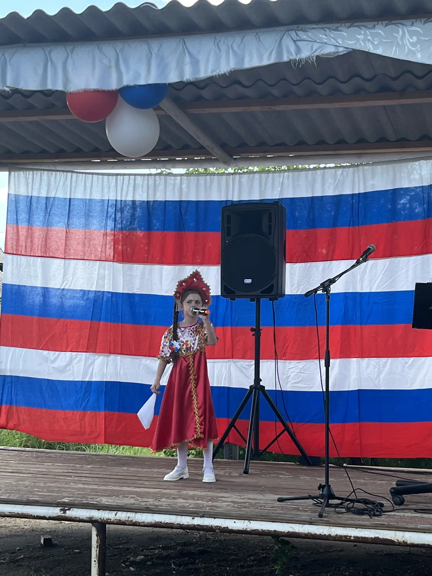 «В сердце с Россией»

12 июня в 16:00 в Михайловском СКЦ прошёл праздничный концерт «В сердце с Росс