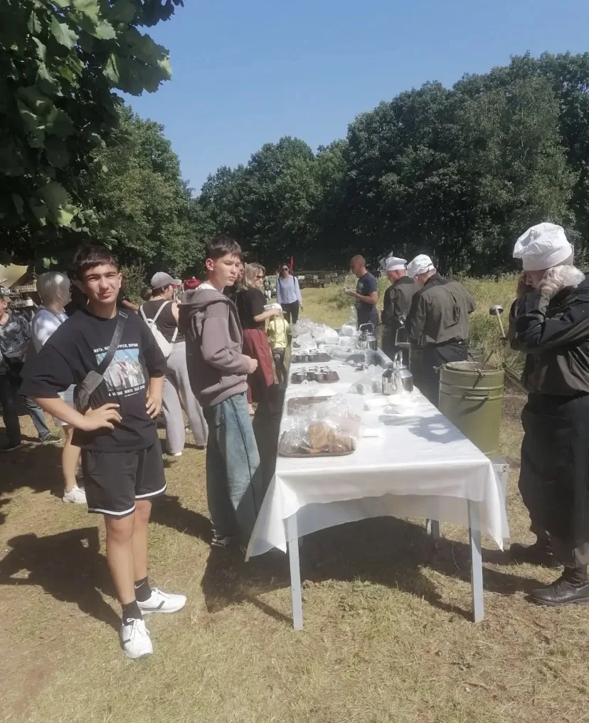 Подкрепиться на привале надо солдаткой кашей!