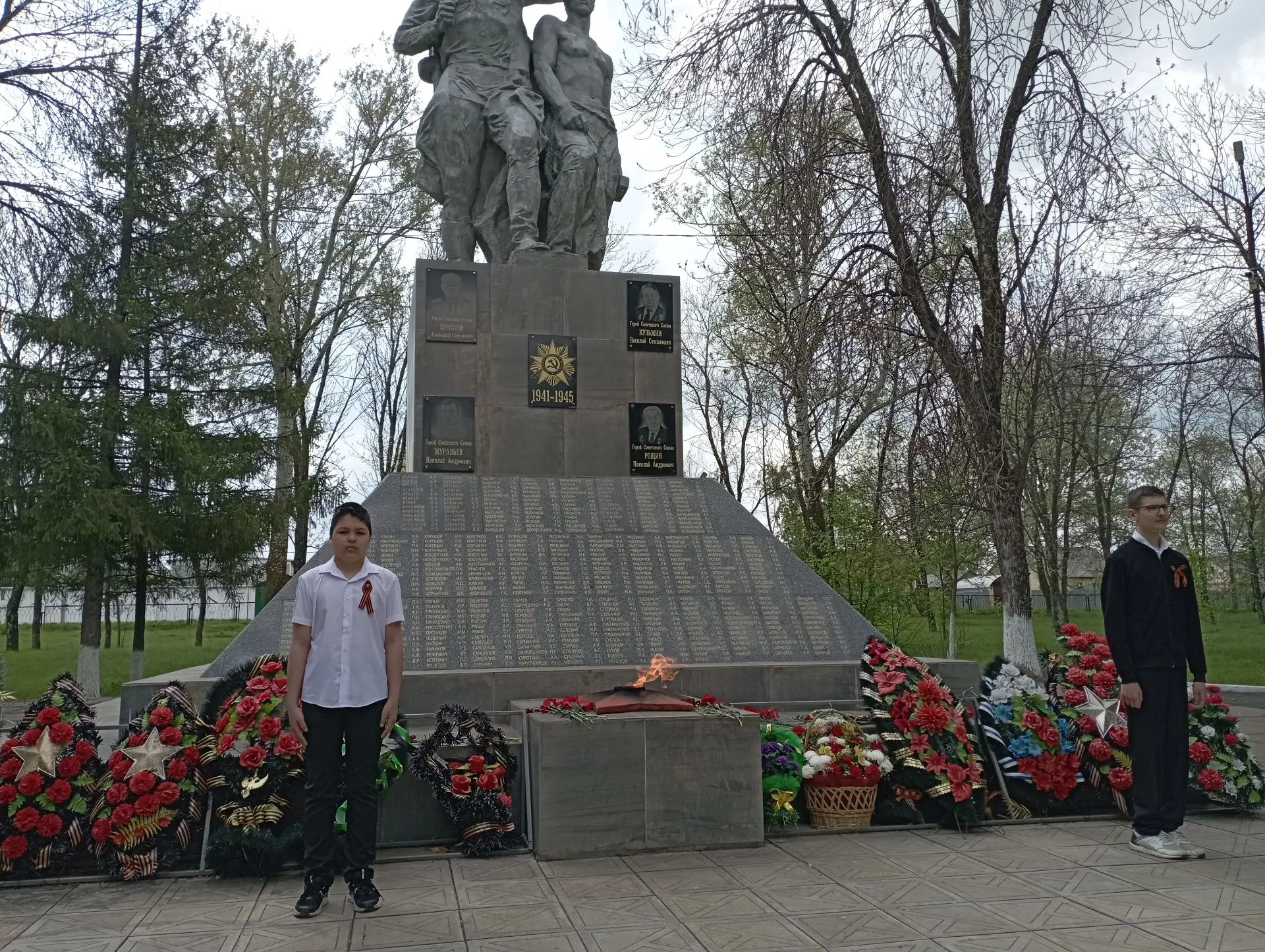 Ученики МБОУ "СОШ 1 п. Переволоцкий" активно принимают участие во всех мероприятиях, по...