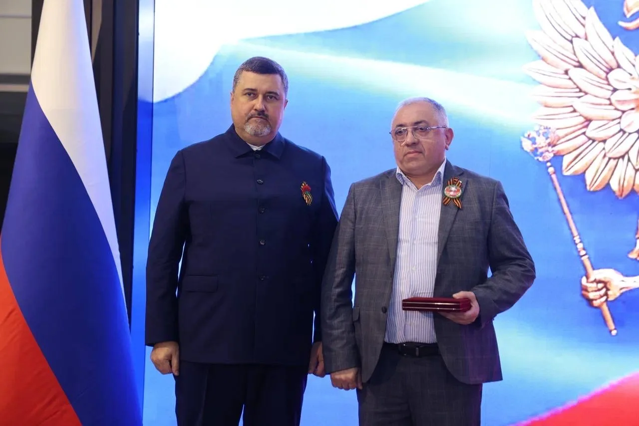 🇷🇺 За защиту страны и вклад в развитие республики: Фёдор Щукин вручил госнаграды даге...