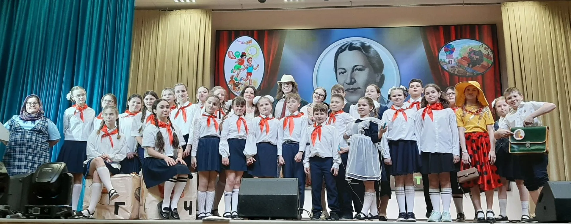 "Неразлучные друзья - взрослые и дети". В рамках Детского фестиваля школьных театров и Недели творче