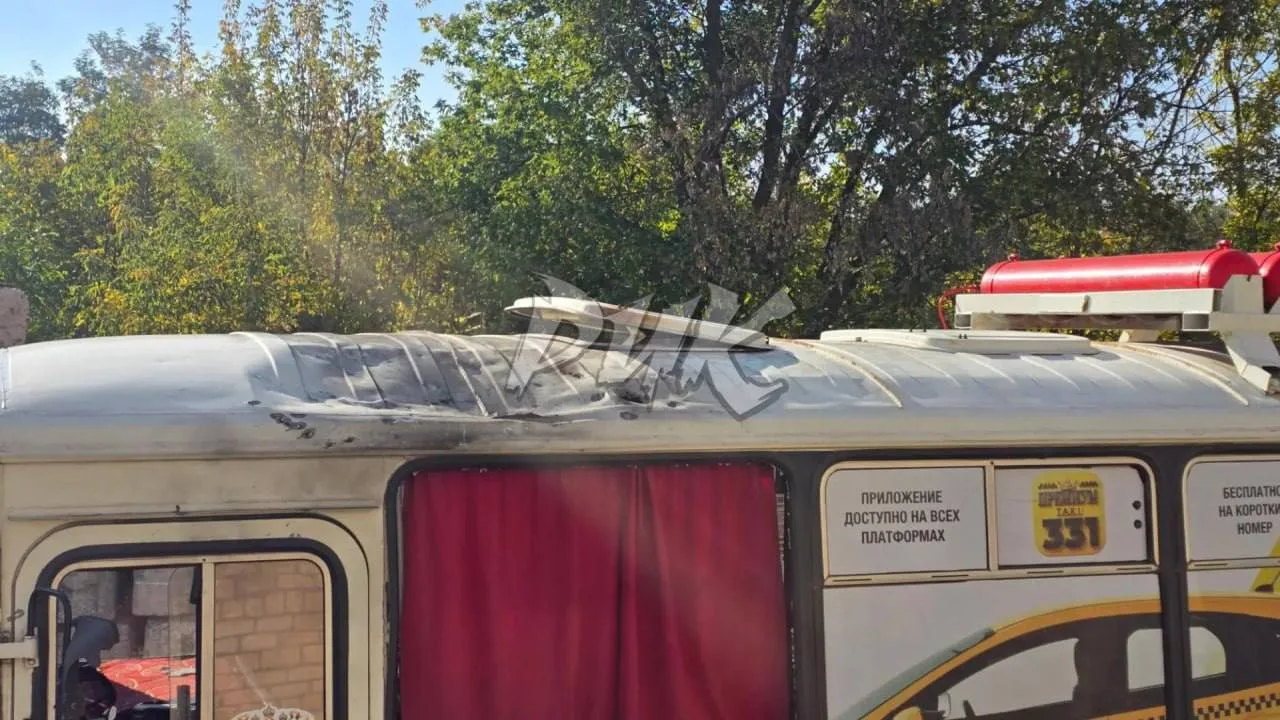 Пассажирский автобус в Горловке попавший под атаку дрона